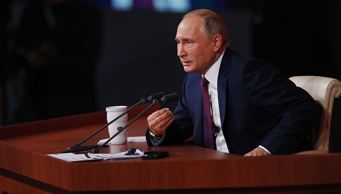 Президент России Владимир Путин во время ежегодной пресс-конференции в Москве, 14 декабря 2017 года