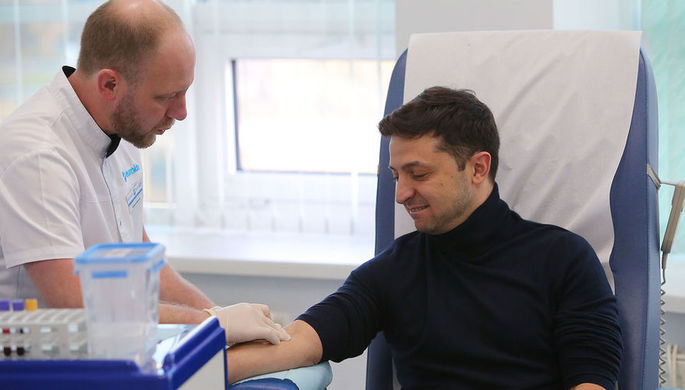 Кандидат в президенты Украины Владимир Зеленский сдает анализ на алкоголь и наркотики в киевской...