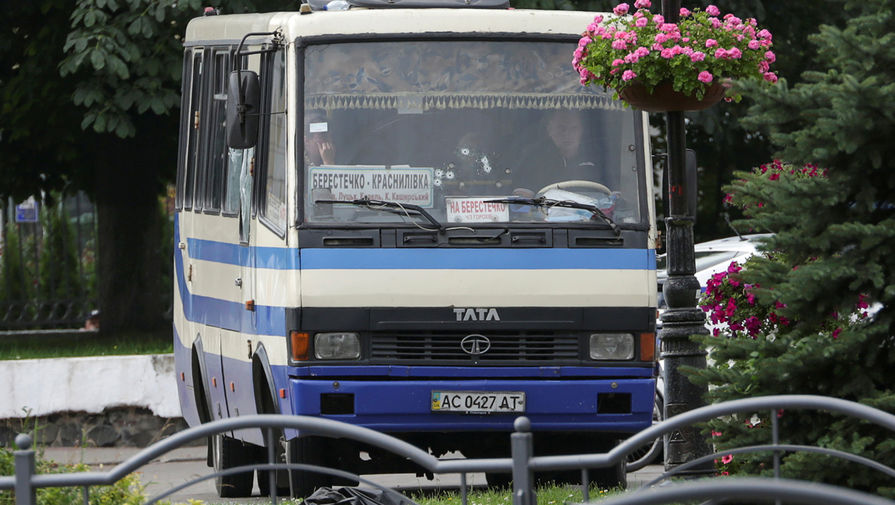 Ситуация на месте захвата заложников в пассажирском автобусе в центре Луцка, 21 июля 2020 года