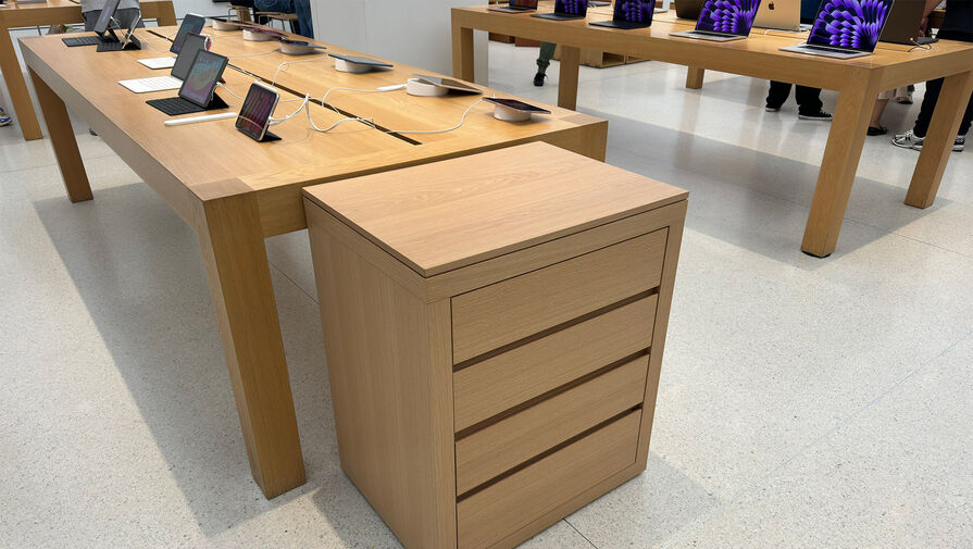 iMore: Apple раскритиковали за скучные тумбочки для Vision Pro в магазинах