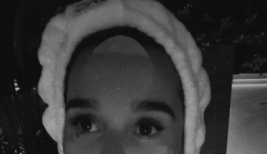 Телеведущая Ксения Бородина в одном полотенце снялась в джакузи