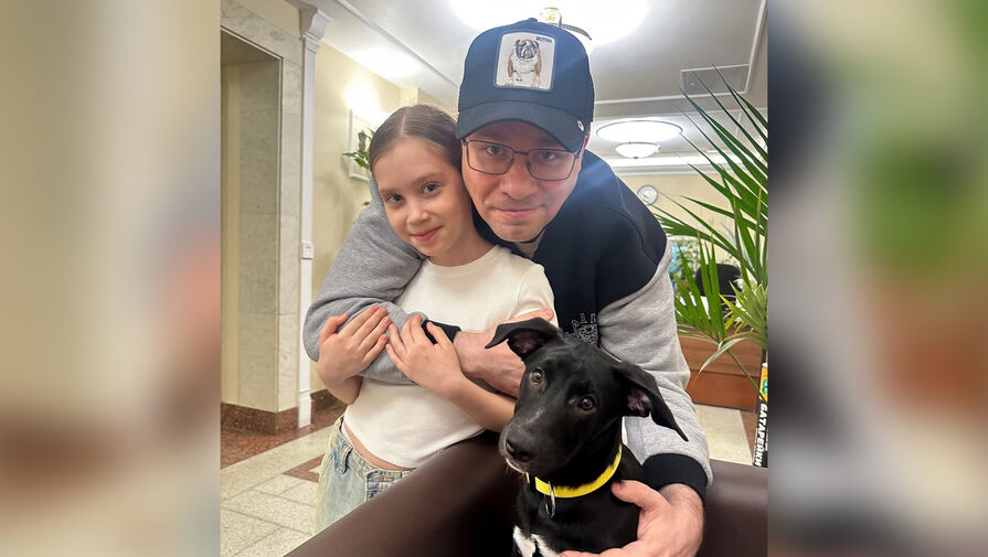 Актриса Кристина Асмус выложила фото Харламова с дочерью Анастасией