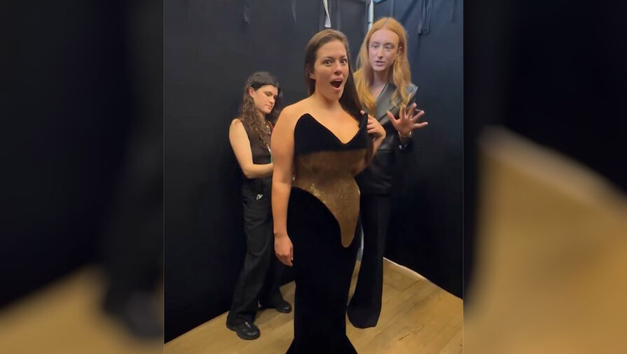 Plus-size модель Эшли Грэм снялась в корсете с глубоким декольте