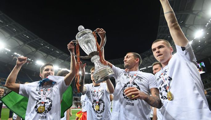 Игроки «Тосно» празднуют победу в Кубке России