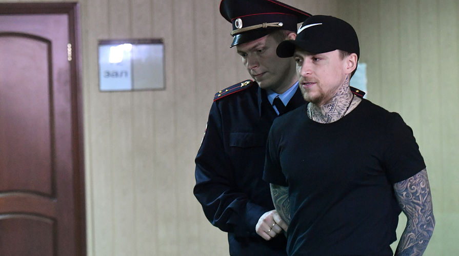 Футболист Павел Мамаев перед началом заседания Пресненского районного суда Москвы, 9 апреля 2019 года