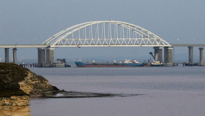 Керченский пролив, соединяющий Черное и Азовское моря, закрыли для прохода гражданских судов в целях...