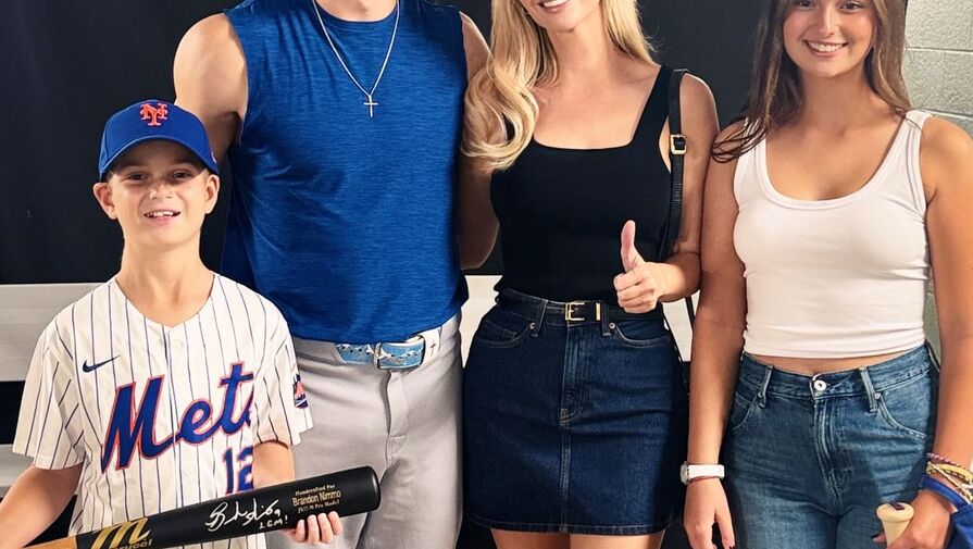 Дочь президента США Трампа Иванка снялась в мини-юбке