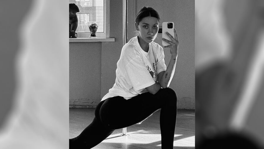 Модель Карина Истомина показала фигуру на растяжке