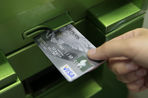 Сбербанк повышает комиссию по операциям с картами Visa
