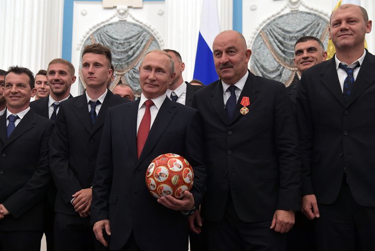 Владимир Путин, Станислав Черчесов и сборная России