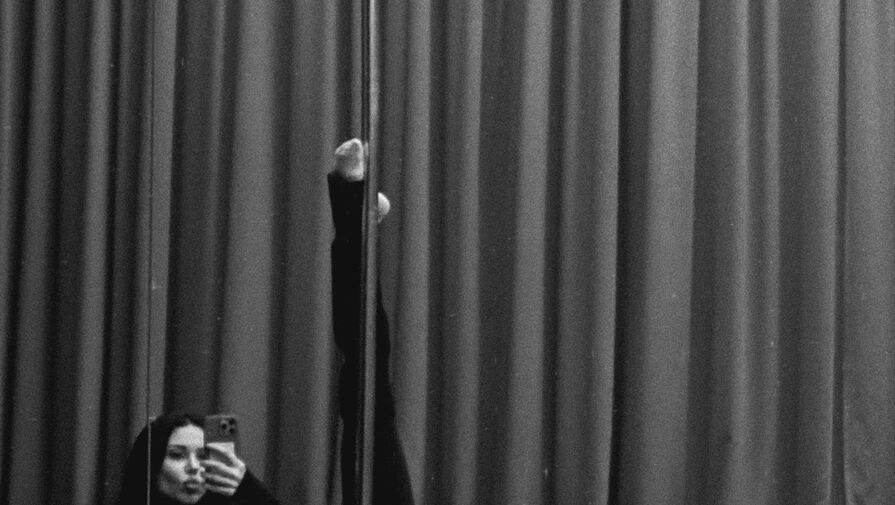 Бизнесвумен Оксана Самойлова снялась в легинсах на растяжке в зале