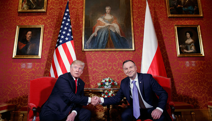 Президент США Дональд Трамп и президент Польши Анджей Дуда во время встречи в королевском дворце в...