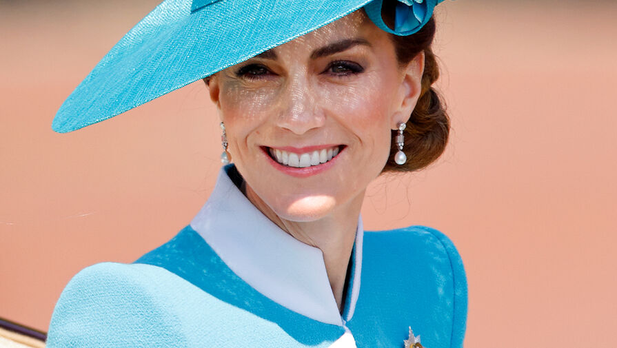 Принцесса Кейт Миддлтон в жакете и шляпке снялась для глянца