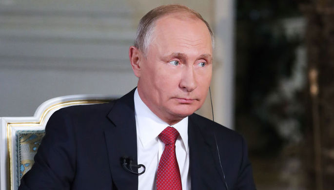 Президент России Владимир Путин во время интервью ведущему австрийской телерадиокомпании ORF Армину...