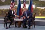 Президент США Барак Обама и Президент России Владимир Путин по-разному смотрят на ситуацию с войной...