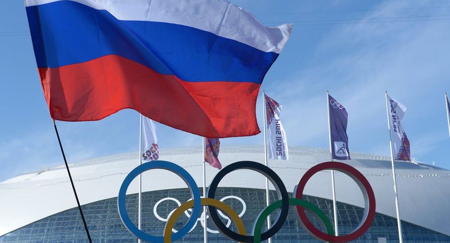 Флаг России и Международного олимпийского комитета