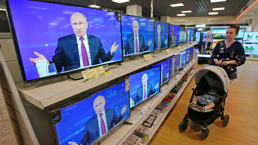 Трансляция ежегодной специальной программы "Прямая линия с Владимиром Путиным" в Гостином дворе, 20 июня 2019 года