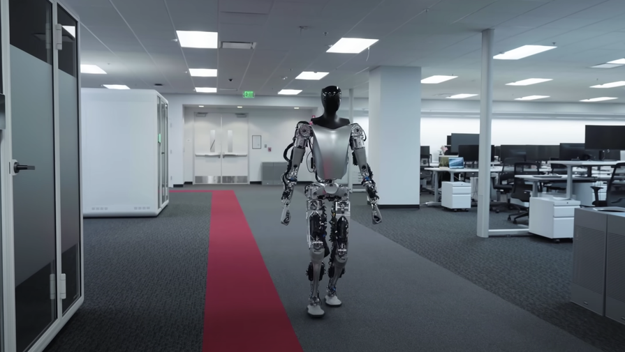 Робот Tesla Bot научился медленно ходить и хватать предметы