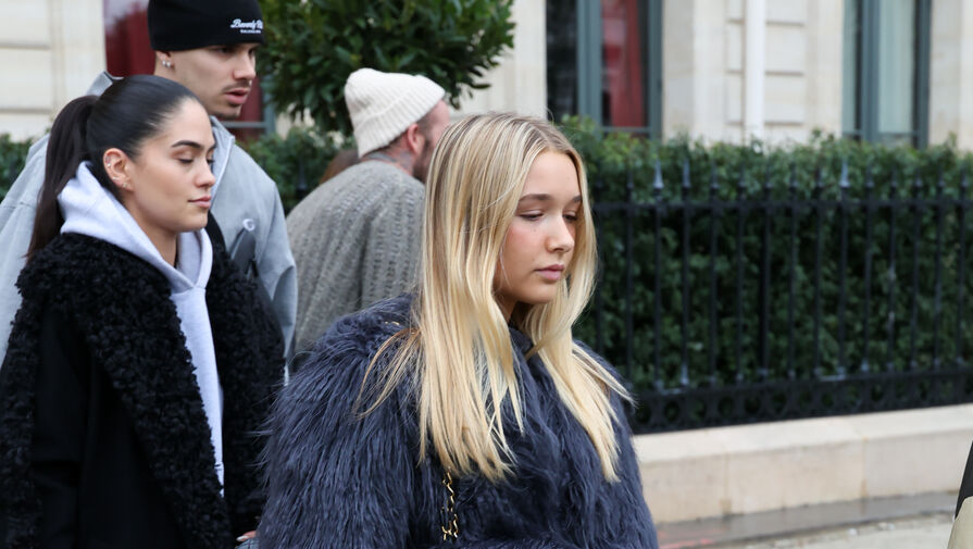 Дочь дизайнера Бекхэм Харпер показала сумку за $4 тысячи