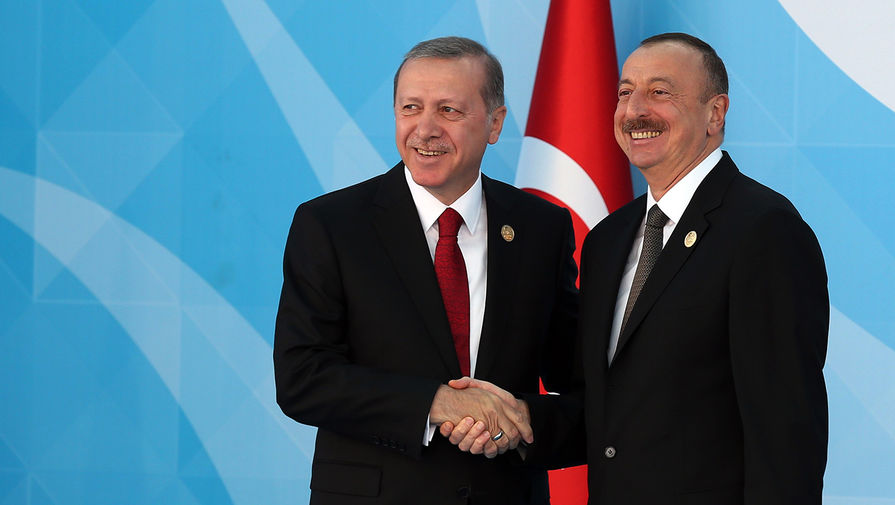 Президент Турции Тайип Эрдоган (слева) и президент Азербайджана Ильхам Алиев