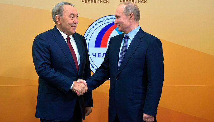 Владимир Путин и президент Казахстана Нурсултан Назарбаев во время двусторонней встречи в...