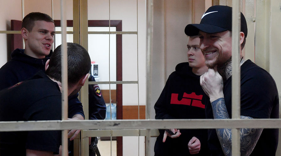 Александр Кокорин, Александр Протасовицкий, Кирилл Кокорин и Павел Мамаев во время заседания Пресненского районного суда Москвы, 9 апреля 2019 года