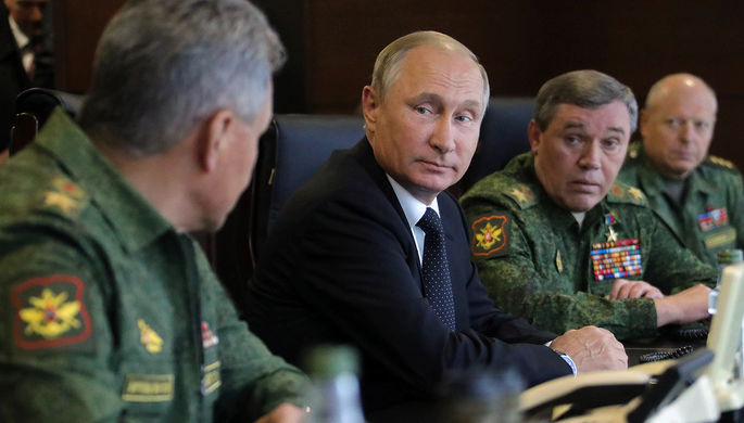 Владимир Путин во время инспекции действий вооружённых сил Союзного государства России и Белоруссии...