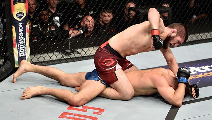 Эпизод поединка UFC Нурмагомедов — Яквинта