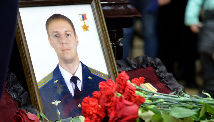 Церемония прощания с погибшим в Сирии летчиком Романом Филиповым в Воронеже, 8 февраля 2018 года