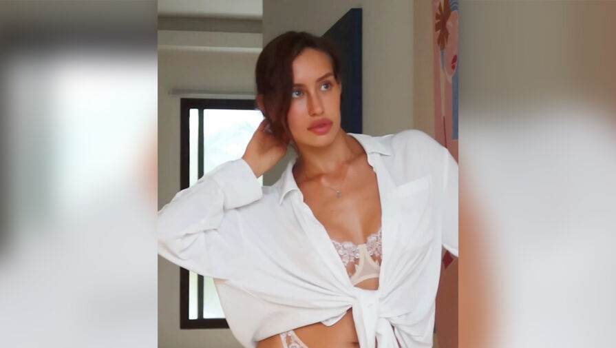 Возлюбленная рэпера Тимати Валентина снялась в прозрачном белье