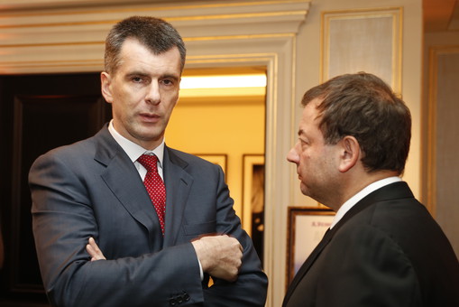 Михаил Прохоров (слева) и Сергей Кущенко долго работали вместе в российском биатлоне, но оба имеют самое прямое отношение к баскетболу