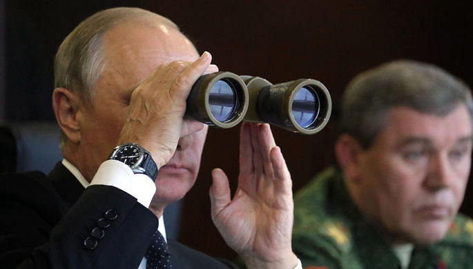 Владимир Путин во время инспекции действий вооружённых сил Союзного государства России и Белоруссии...