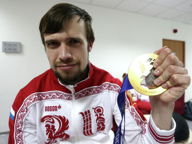 Александр Третьяков с золотой олимпийской медалью Сочи
