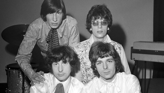 Участники Pink Floyd Роджер Уотерс и Сид Баррет (сверху), Ник Мейсон и Ричард Райт (снизу), 1967 год