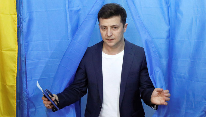 Кандидат в президенты Украины Владимир Зеленский на избирательном участке в Киеве, 21 апреля 2019...