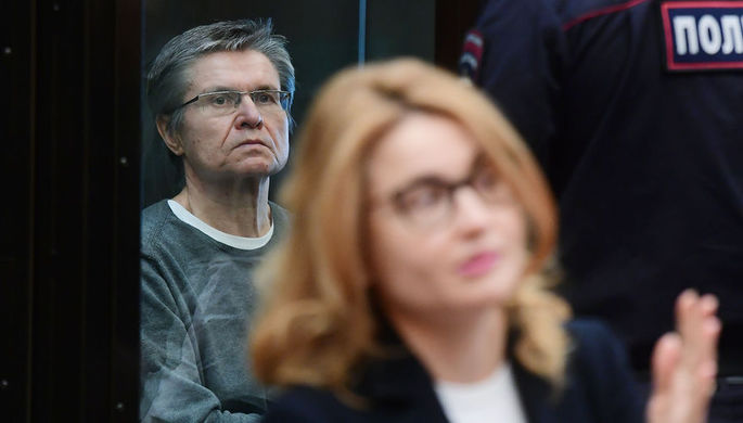 Бывший министр экономического развития России Алексей Улюкаев в Мосгорсуде во время рассмотрения...