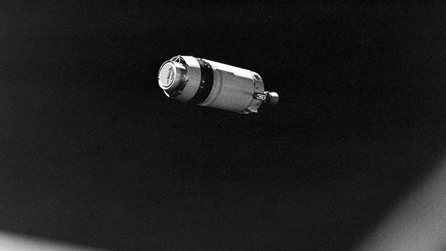 Фотография третьей ступени ракеты-носителя «Сатурн-5», которая отделилась от корабля