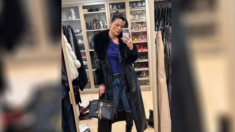 Модель Эшли Грэм в драных джинсах снялась с сумкой за 2 миллиона рублей