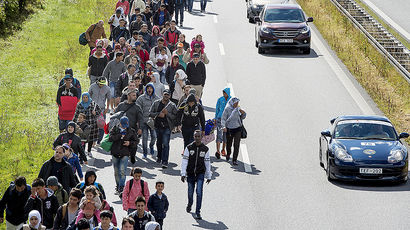 Немецкое общество не готово по примеру властей радостно принять мигрантов