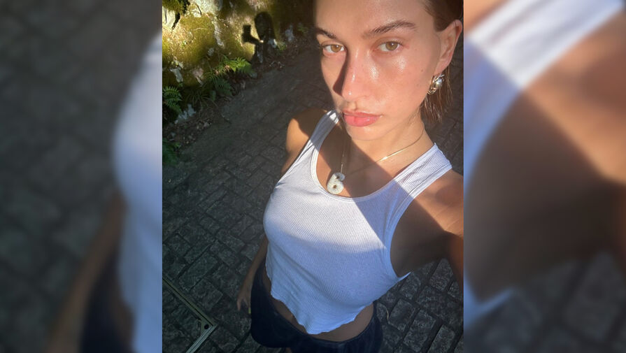 Модель Хейли Бибер поделилась снимком без макияжа