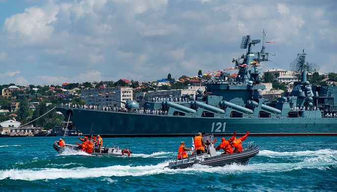 Ракетный крейсер 1-го ранга проекта 1164 «Атлант» «Москва» во время...