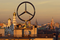 Famous Mercedes ad dismantled in Moscow