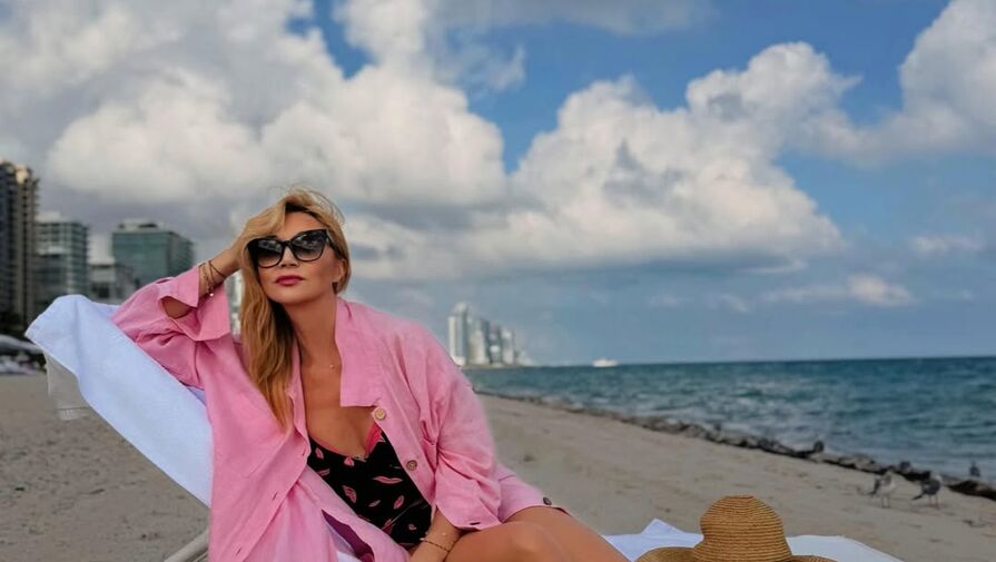 Певица Кристина Орбакайте выложила фото в купальнике