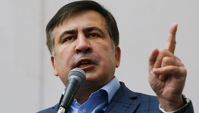 Михаил Саакашвили выступает на акции в поддержку политической реформы в Киеве, 17 октября 2017 года
