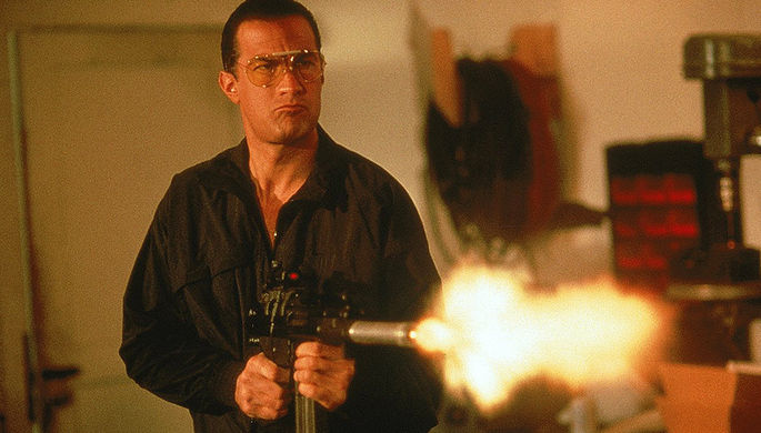 Стивен Сигал в фильме «Отмеченный смертью» (1990)