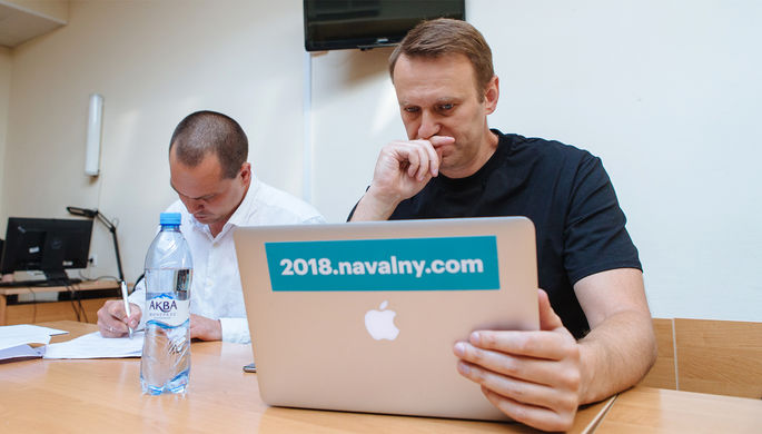 Политик Алексей Навальный перед заседанием Симоновского районного суда Москвы, 3 августа 2017 года