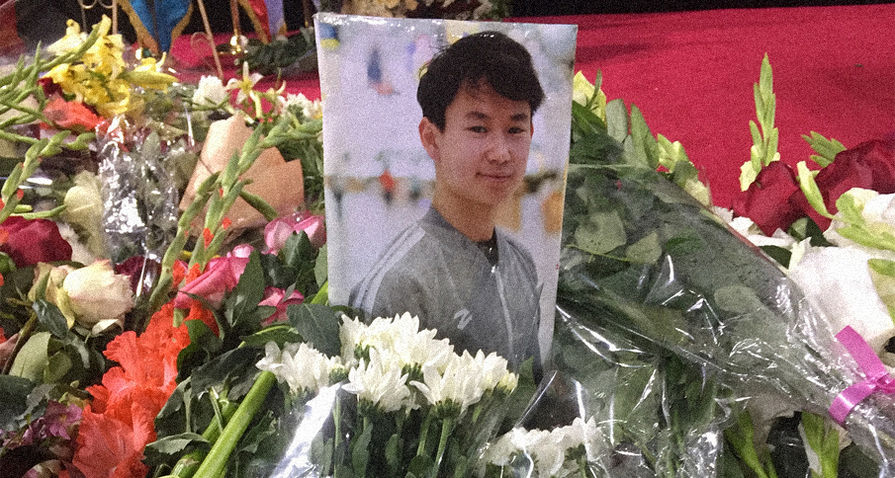 Гражданская панихида по убитому фигуристу Денису Тену во дворце спорта имени Балуана Шолака, Алма-Ата, 21 июля 2018 года