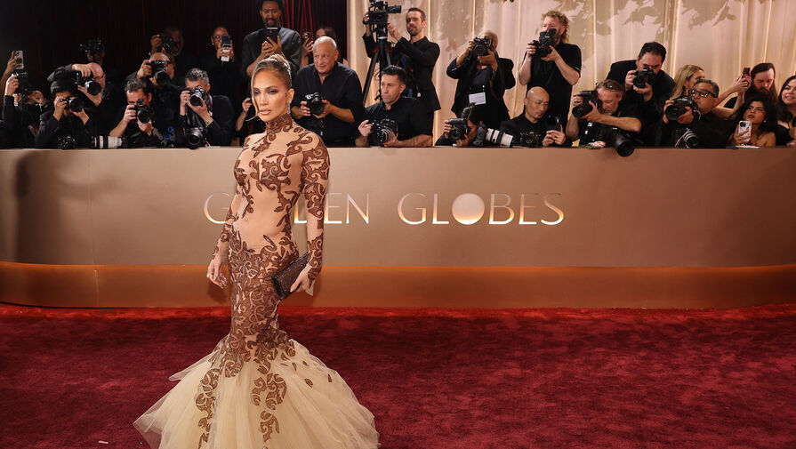 Певица Дженнифер Лопес снялась на Золотом глобусе в прозрачном платье