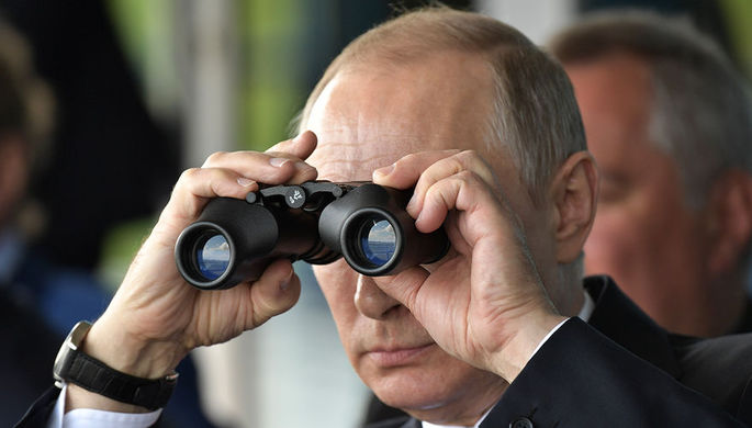 Владимир Путин во время инспекции действий вооружённых сил Союзного государства России и Белоруссии...