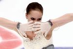 Российская спортсменка Алина Загитова во время выступления в короткой программе женского одиночного катания в рамках Гран-при по фигурному катанию во дворца спорта «Мегаспорт», 2018 год